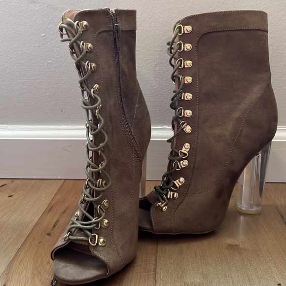 Wild Diva Shoes - 6.5 tan peep toe, lace up booties with clear heel and gold detail NWOT.